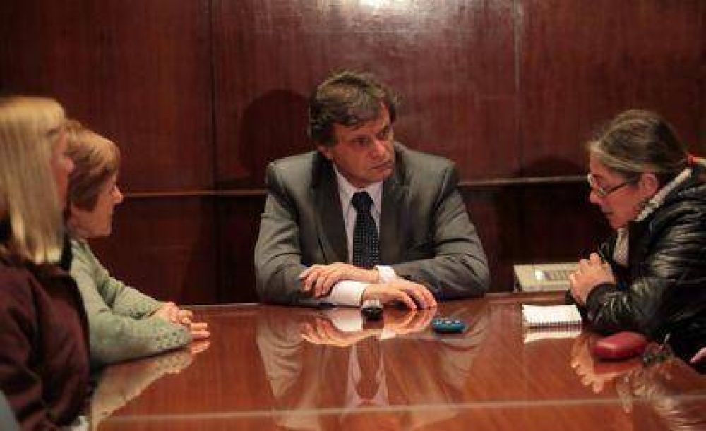 Familiares del arquitecto Fernando Lario se reunieron con el Intendente Pulti