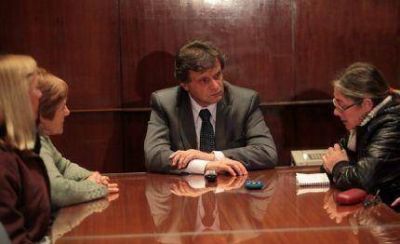 Familiares del arquitecto Fernando Lario se reunieron con el Intendente Pulti