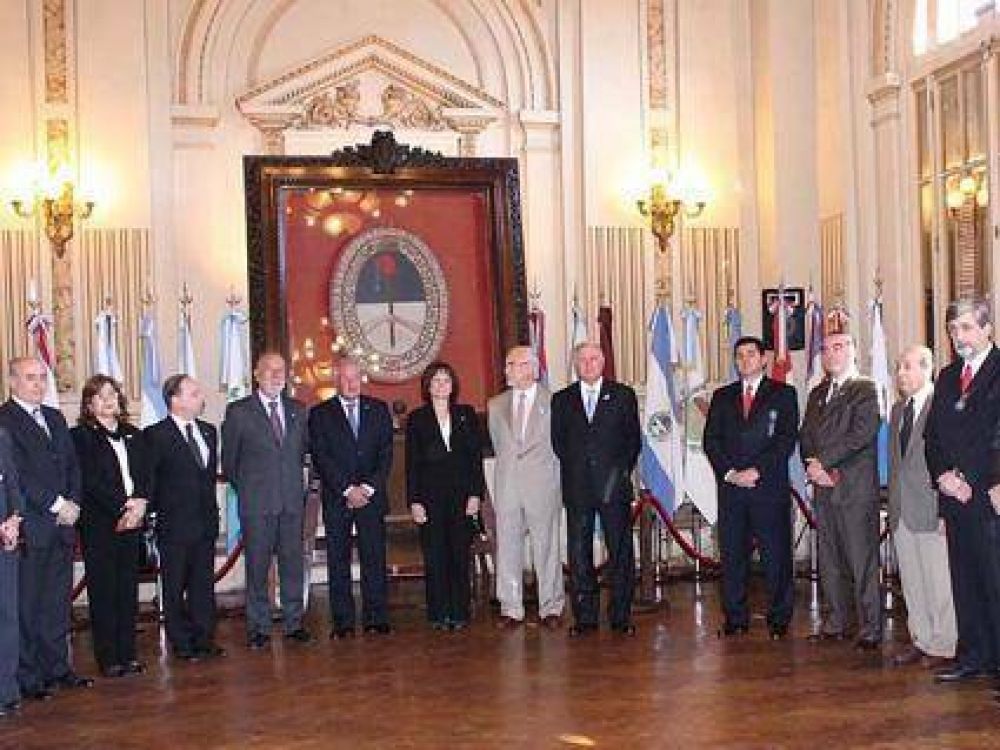 Homenaje de magistrados  A la ensea de Belgrano 