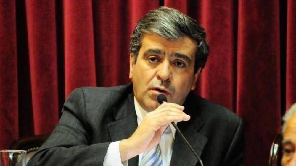 Asumi� Cano en la UCR y dijo que �el enemigo a derrotar es Alperovich�