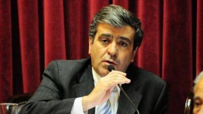 Asumi� Cano en la UCR y dijo que �el enemigo a derrotar es Alperovich�
