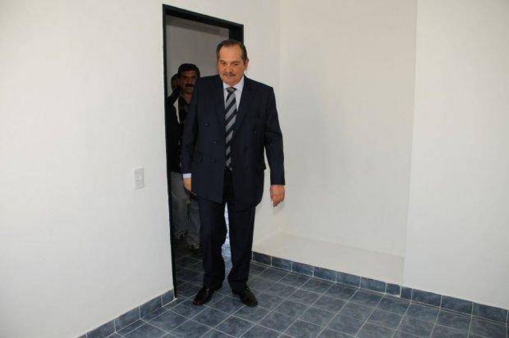 Alperovich dijo que continuar� la creaci�n de puestos de trabajo 	