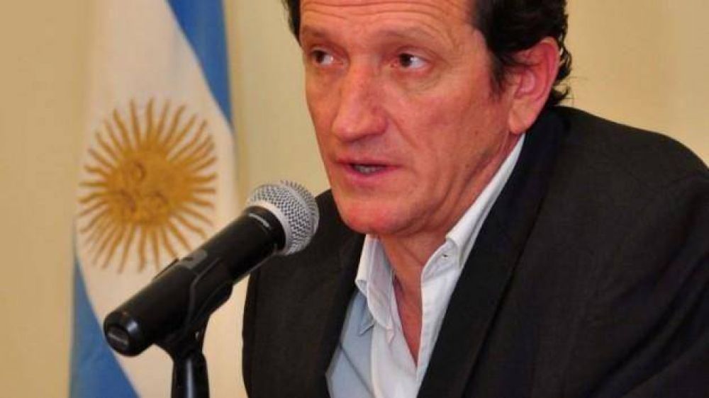 Zaffaroni dijo que se mantiene la oferta de un aumento salarial del 25% anual para los docentes