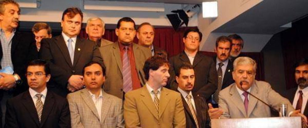 De Vido a los intendentes de Santa Cruz: "El que m�s haga m�s se lleva, pero no plata, sino ladrillos"