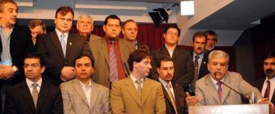 De Vido a los intendentes de Santa Cruz: "El que m�s haga m�s se lleva, pero no plata, sino ladrillos"