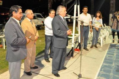 Infante habilit� iluminaci�n en una cancha de b�squet