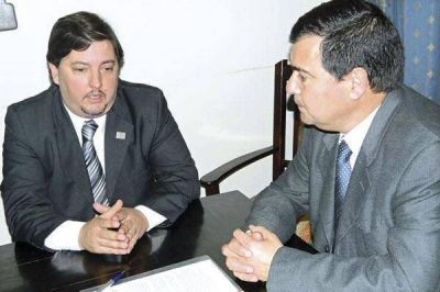 La Defensor�a del Pueblo y el Ministerio de la Producci�n rubricaron firma de convenio