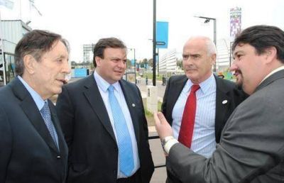 Meyer y Closs visitaron el stand de turismo en Tecn�polis