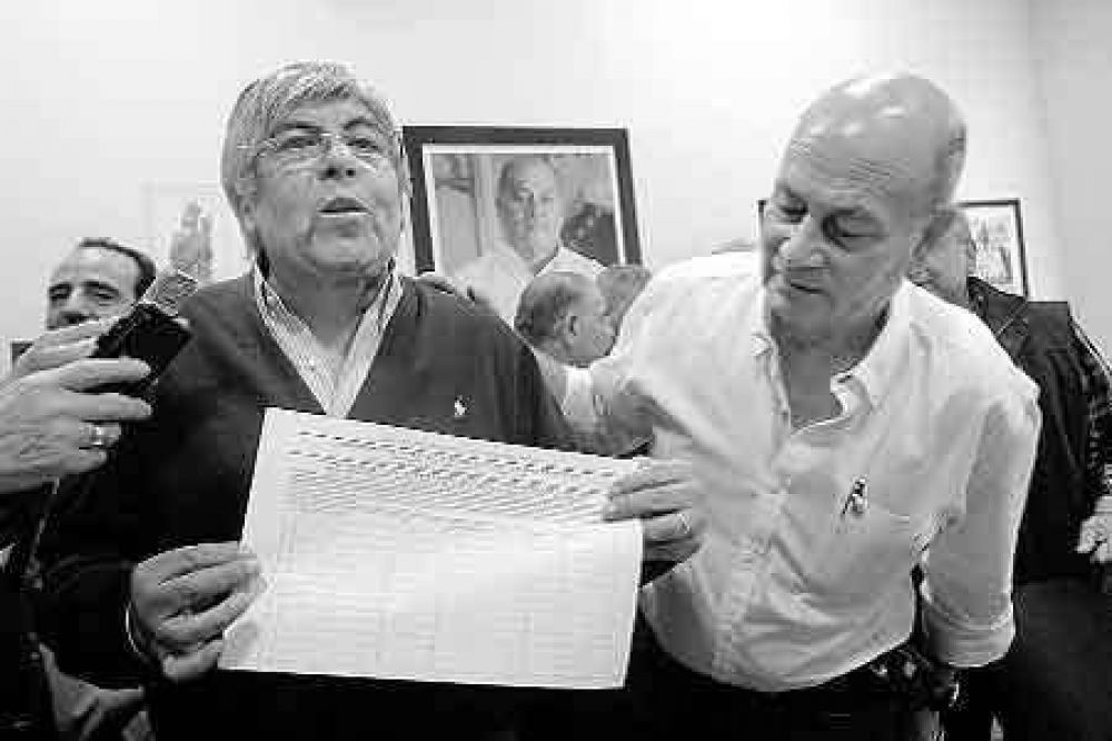 Hugo Moyano se encontr� con Duhalde y Venegas