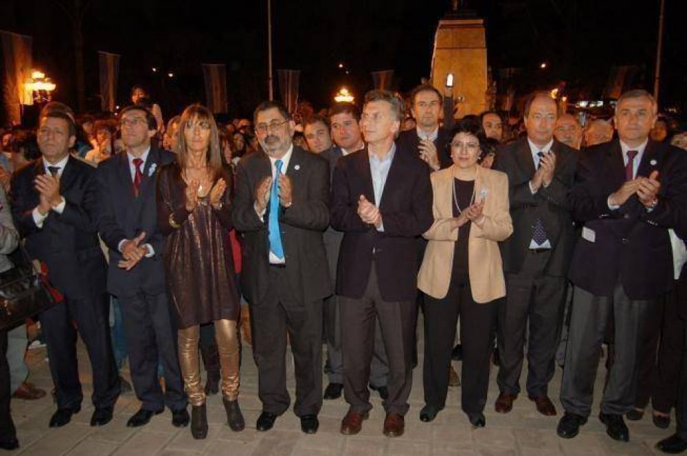 Una foto de Sanz y Morales con Macri aliment� las versiones de acuerdo
