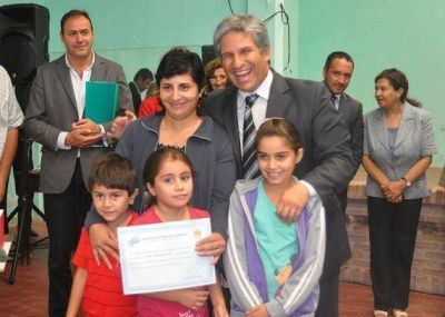 Consolidan la pol�tica de vivienda en Alto Pencoso