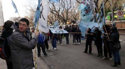 Los gremios estatales se oponen al plan de Salud del Gobierno