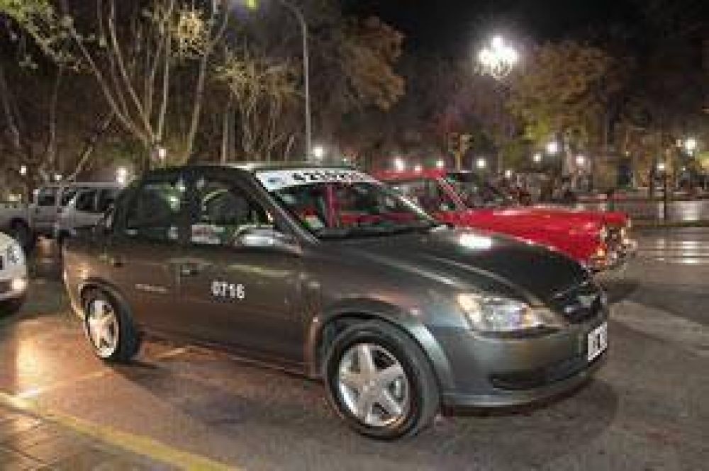 Remiseros reclamaron por cese de entrega de licencias