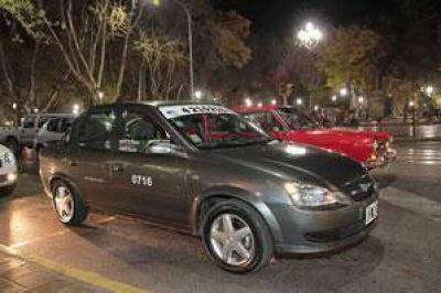 Remiseros reclamaron por cese de entrega de licencias