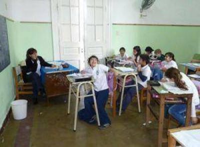 �Los sueldos de agosto incluir�n los descuentos por d�as sin clases�, advierte el ministro Romero