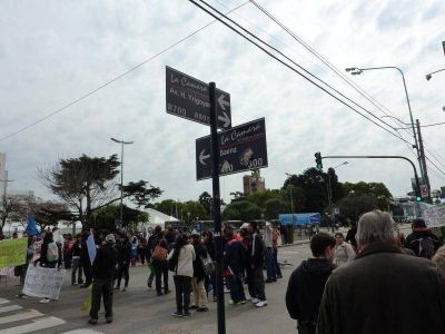 Estudiantes marcharon en reclamo de mejoras edilicias