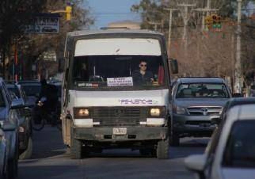 Usuarios de colectivos molestos porque no avisaron sobre cambios en los recorridos