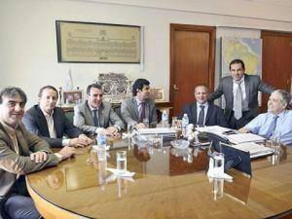De Vido y Mart�n analizaron obras junto a gobernadores