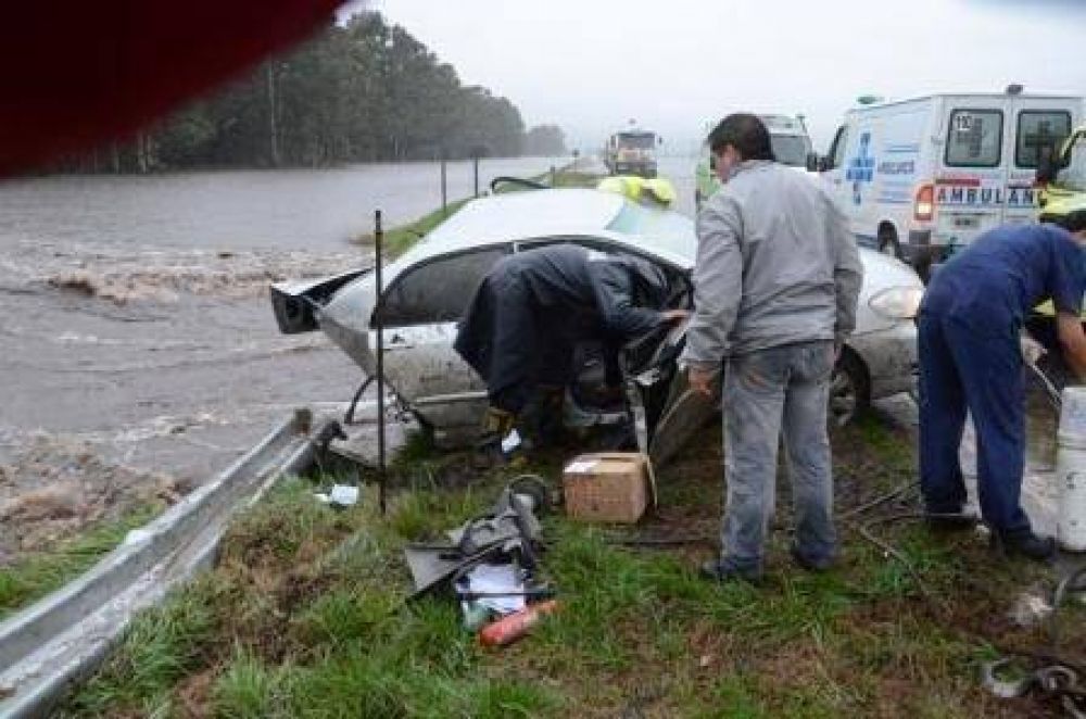 Un marplatense muri� tras chocar con una alcantarilla durante la tormenta