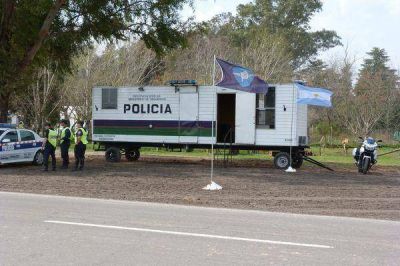 Vamos avanzando: llego el Ministro y llego la garita policial