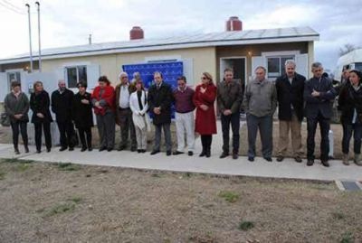 El Gobierno Provincial entreg� diez nuevas viviendas en Uriburu