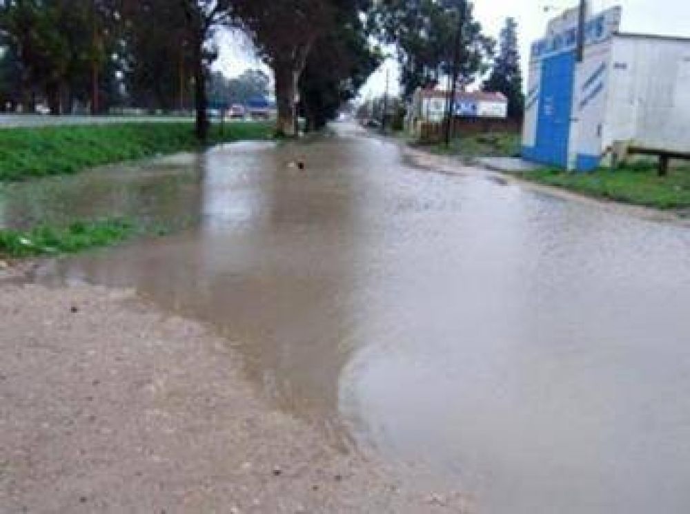 Calles anegadas y rutas cortadas por las precipitaciones