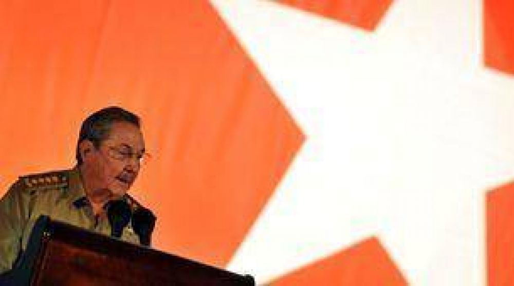 Ra�l Castro reclam� m�s mujeres en cargos directivos del pa�s