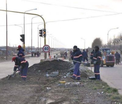 Se despleg� un operativo de limpieza en sector del acceso norte a R�o Gallegos