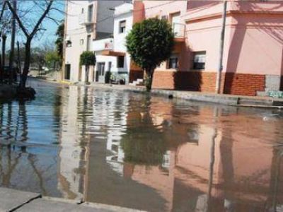 El r�o comenz� a descender y temen que proliferen enfermedades en Gualeguaych�