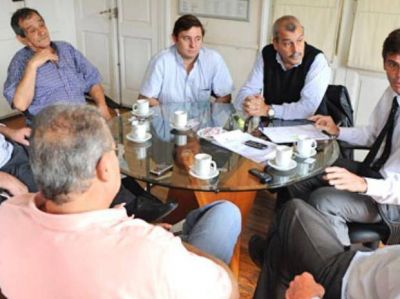 La Municipalidad impugn� el acuerdo salarial de los taxista