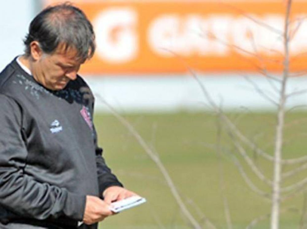 Newell's: Martino puso a Maxi como titular; y a Casco por C�ceres, en duda