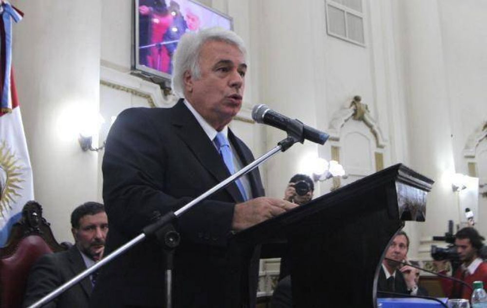 De la Sota conden� la violencia y pidi� ayuda a gremios para identificar a los "inadaptados"