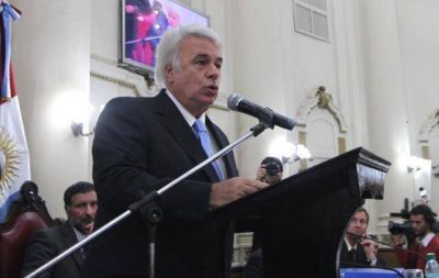 De la Sota conden� la violencia y pidi� ayuda a gremios para identificar a los "inadaptados"
