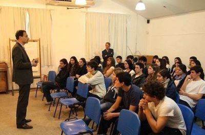 Bruera visit� los colegios Monse�or Rassore y Lincoln Scholl