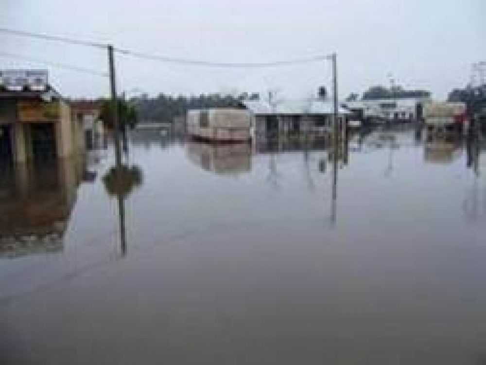 Inundaciones: Mejor� el clima y baja el nivel de agua en Azul, Olavarr�a y Tapalqu�