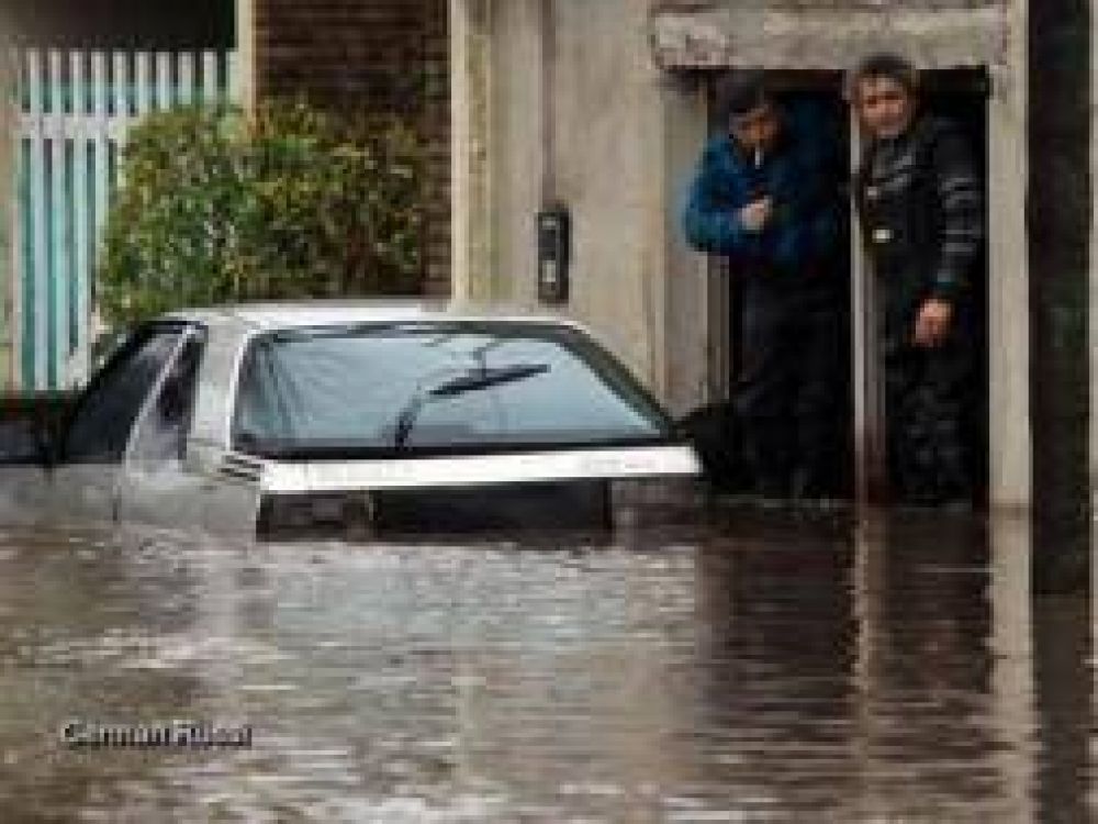 Inundaciones: El agua baja lentamente en Tres Arroyos