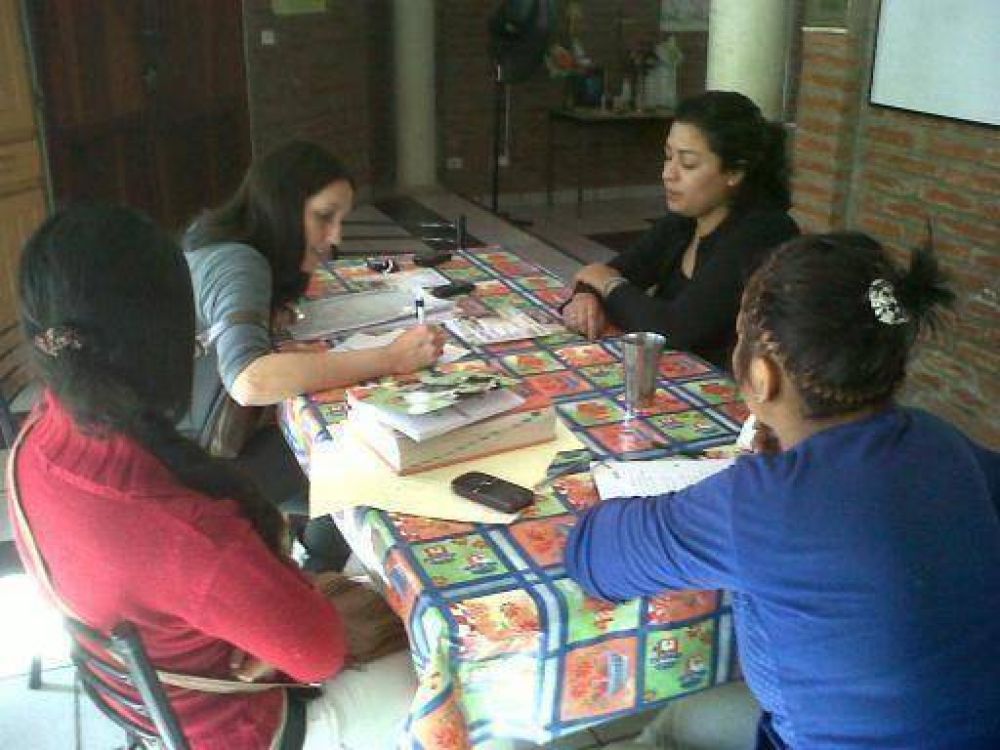 Pol�ticas juveniles visit� el centro para j�venes madres �Casa Camilo�