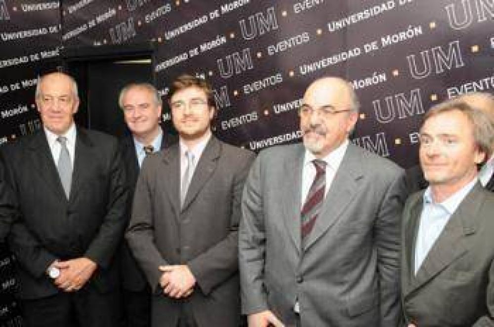 Ghi y Tomada en charla sobre recursos humanos en Mor�n