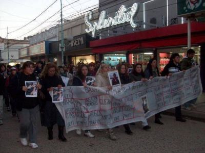 Zarate�os marcharon por las calles pidiendo seguridad