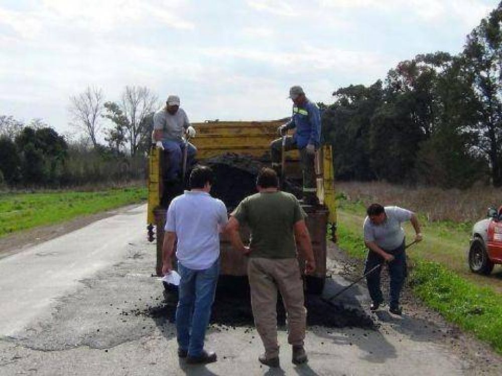 Trabajos de bacheo en la Ruta 51