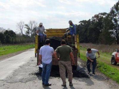 Trabajos de bacheo en la Ruta 51