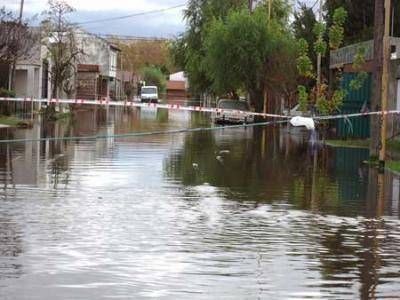 Jun�n:Sectores de la ciudad bajo el agua