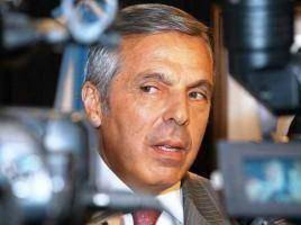 Sapag le peg� duro a Macri
