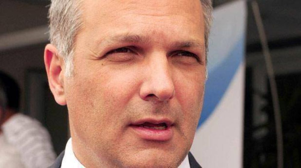 Buzzi avanz� en la b�squeda de soluciones para el Petr�leo Plus