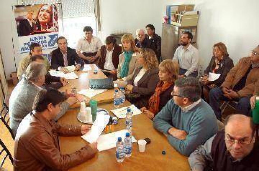 El peronismo no resigna espacio y exige cambios