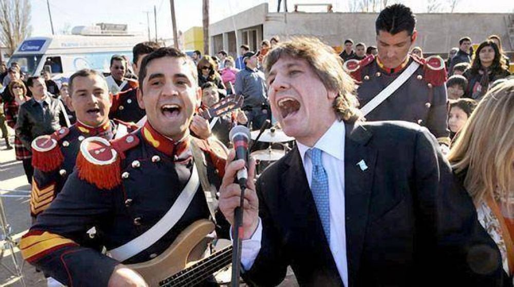 Vecinos de Piedra Buena compartieron con Boudou el 79� aniversario de la localidad