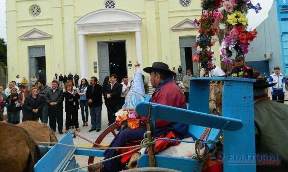 Con el arribo de peregrinos de Itat� y de la zona rural, arranc� la fiesta sanluise�a