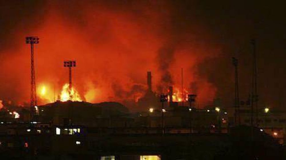Explosi�n en la refiner�a m�s grande de Venezuela: al menos 24 muertos