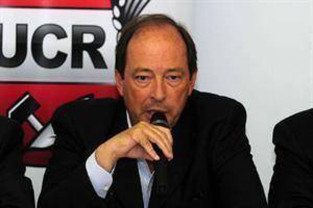 Sanz advirti� sobre "el peligro" de que el Gobierno gane las elecciones de 2013