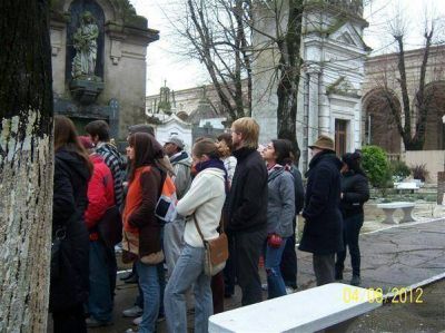 B�vedas mas�nicas, un im�n para el turismo en el Cementerio  
